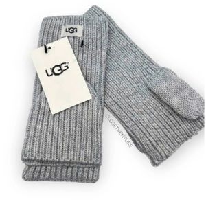 NWT UGG woman’s heather grey cozy knit flip mitten